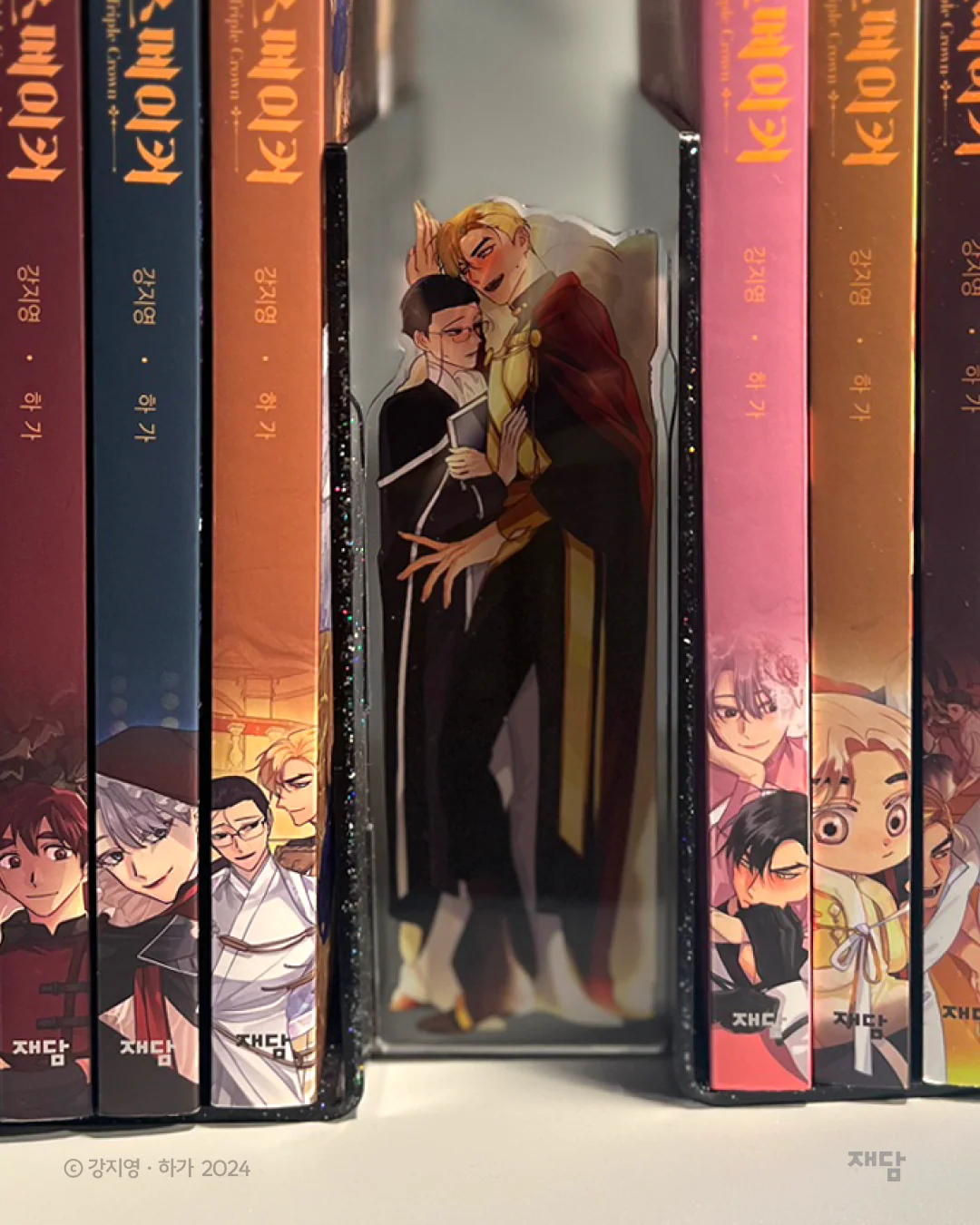 King's Maker 'Hold Your Hand' Bookend - Image 5