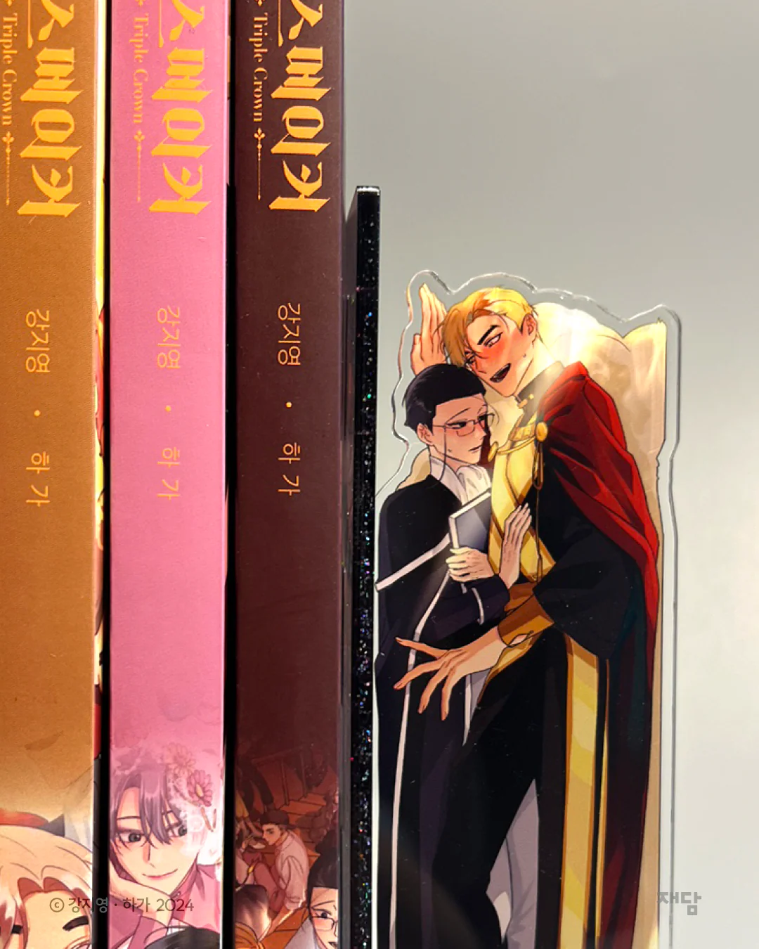 King's Maker 'Hold Your Hand' Bookend - Image 6